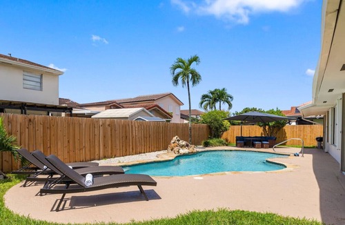 Ludlam House | Heated Pool Family&Friends 5 min FIU Spanish-Style