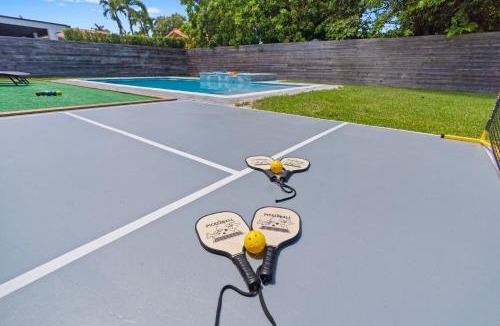 Ludlam House | Heated Pool Games Family Haven Near FIU