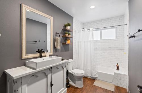 Ludlam House | Heated Pool Games Family Haven Near FIU