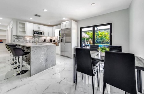 Wilton Manors House | Heated Pool+Golf Cart+Tiki Hut+Close 2 Beach!