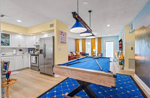 Lighthouse Point House | Heated Pool, Putt-Putt, Billiards, Ping Pong, Bar