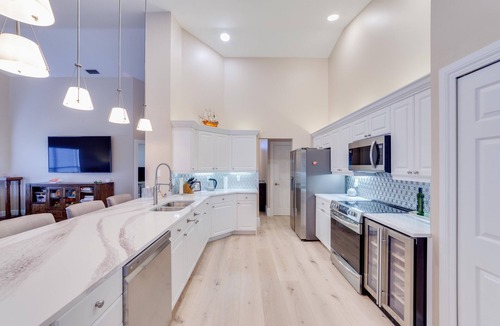 North Naples House | Heated Pool & Spa, Minutes from Beaches, Fifth Avenue, Mercato, and Water side.