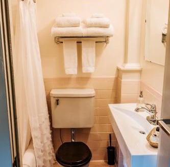 Opelika Bed & Breakfast | Heritage House Bed & Breakfast - Boutique Adults-Only Inn