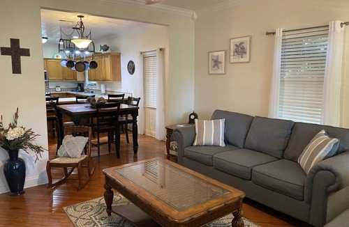 D'Iberville Cottage | Hidden Pearl Cottage - Walk to Scarlet Pearl Casino - 2.3 miles to Biloxi beach!