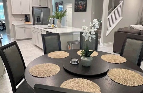 Zephyrhills House | High-End Big, Bold & Beautiful.