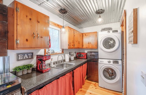 Stanton Cabin | High Rock Hideaway Red River Gorge KY *Couples Cabin*Hot Tub*Wifi*Pet Friendly