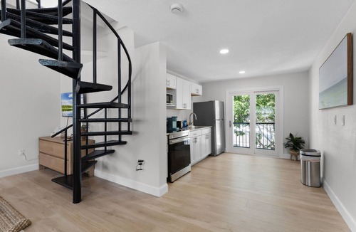 Parsuns To Cocoa Beach Apartment | High Tide Coastal Hideaway