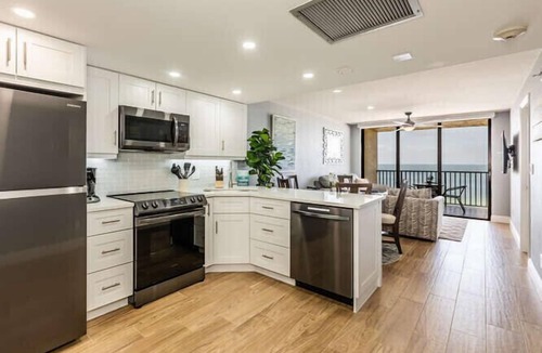 Marco Island Condo | 🦀 Highly Sought! 7th Floor Remodeled Sea Winds Beachfront, Double Vanity Sinks