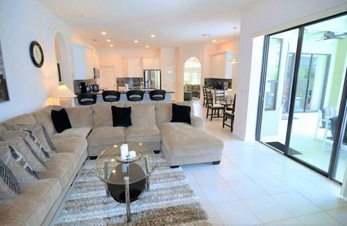 Legacy Park Villa | Highly upgraded pool-spa villa for up to 10 guests - 15 min from Disney