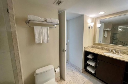 East Fort Lauderdale Hotel | Hilton Penthouse Suite with Luxury Hotel Amenities