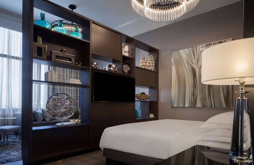 Carver City - Lincoln Gardens Hotel | Hilton Tampa Airport Westshore