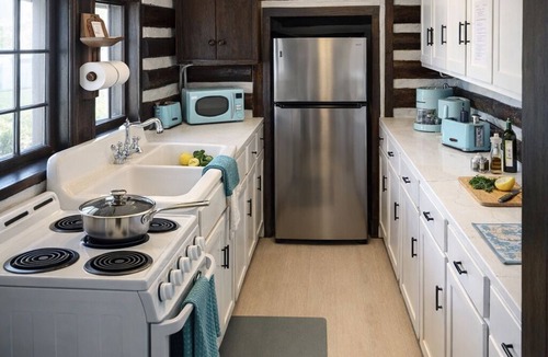 Laguna Beach House | Historic 1936 Log Cabin - Steps to Beach - Sleeps 8 - Dog-Friendly