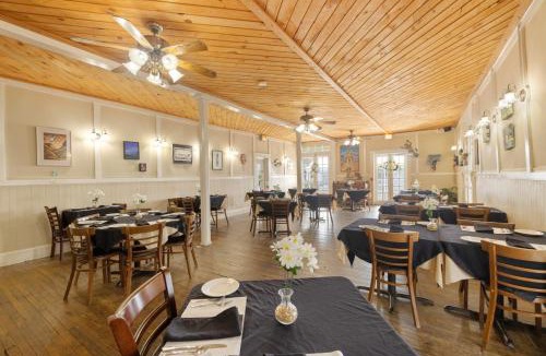 Cedar Key Apartment | Historic Island Hotel