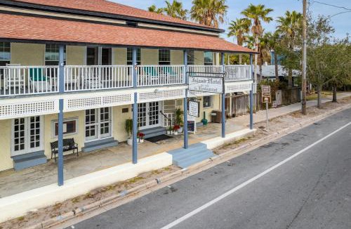 Cedar Key Apartment | Historic Island Hotel