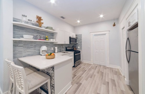 Historic Old Northeast Apartment | Historic Old Northeast - Walk to waterfront, King bed, office, and patio
