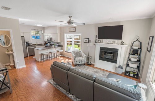 Seville Historic District House | Historic Pensacola 2BR townhouse open now for Spring and Summer.Walk everywhere!