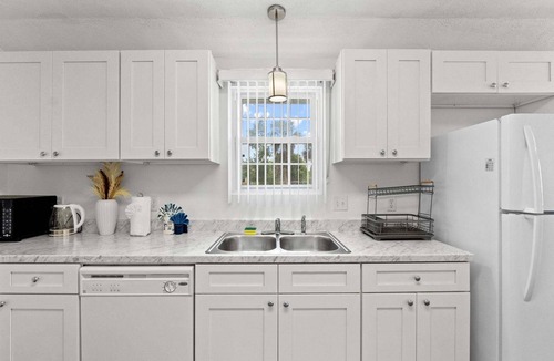 Panama City House | Historic St Andrews Cottage Bikes, Walk to Marina, Porch, Patio & Yard