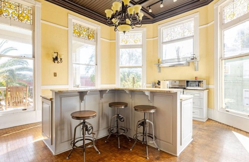 Historic Downtown Savannah House | Historic Victorian Mansion, many original features, great walkable area
