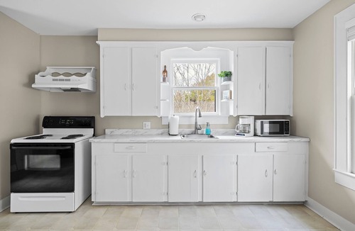 Pineville Apartment | Historical Charm, Comfy & Very Clean 1BR less than10 min drive to Hospitals