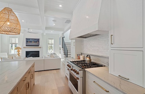 Sunnyside House | Holiday House-Seconds to the Beach, Brand New Home Sleeping 16!