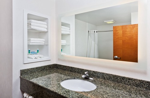 Phenix City Hotel | Holiday Inn Express Hotel & Suites Phenix City - Columbus by IHG