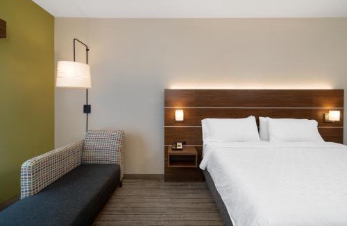 Talladega Hotel | Holiday Inn Express Hotel & Suites Talladega by IHG