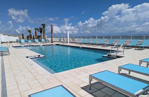 Daytona Beach Shores Resort | Holiday Inn Express & Suites Oceanfront Daytona Beach Shores by IHG