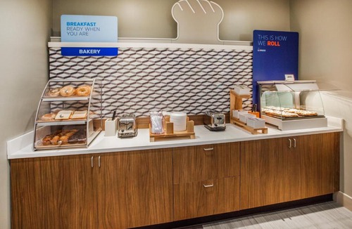 Pensacola Hotel | Holiday Inn Express & Suites Gulf Breeze - Pensacola Area by IHG