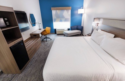 Madison Hotel | Holiday Inn Express & Suites Huntsville Airport by IHG