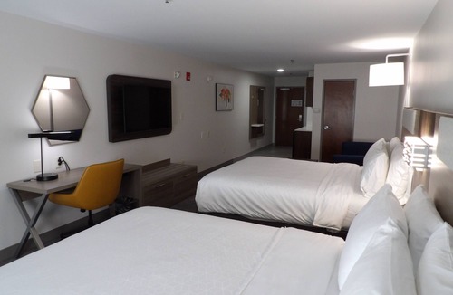 Madison Hotel | Holiday Inn Express & Suites Huntsville Airport by IHG