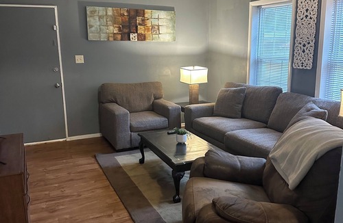 Decatur House | Home Away From Home - Charming 3-bedroom house with AC and WiFi in Decatur
