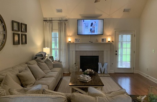 Northport House | Home away from home in quiet neighborhood