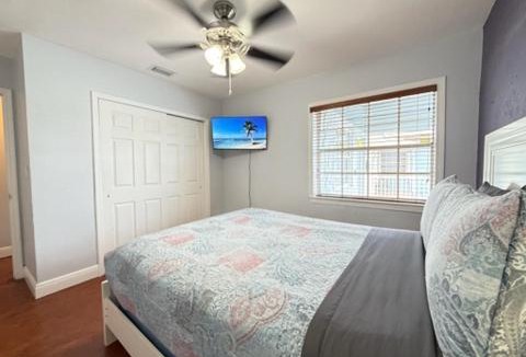 Olympia Heights House | HOME AWAY FROM HOME Near Airport and Malls and Highways