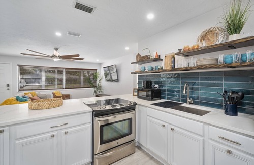 Sebastian Highlands House | Home away from home! Sebastian FL Minutes to Capt Hirams & Indian River Lagoon