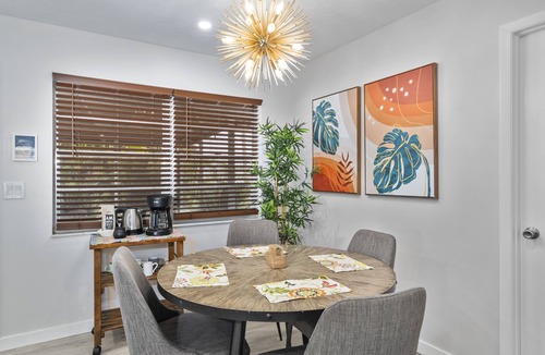 Sebastian Highlands House | Home away from home! Sebastian FL Minutes to Capt Hirams & Indian River Lagoon