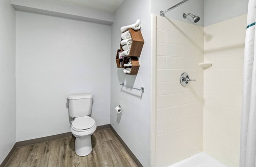 Florence Hotel | HomeTowne Studios by Red Roof Florence, KY-Cincinnati Airport