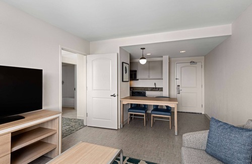 Villages of Palm Beach Lakes Hotel | Homewood Suites West Palm Beach