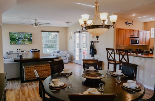Homosassa House | Homosassa River Waterfront, Dock, Kayaks, Golf Cart & EV Charger!