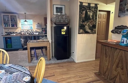 Homosassa House | Horse -Dog Off Beaten Path