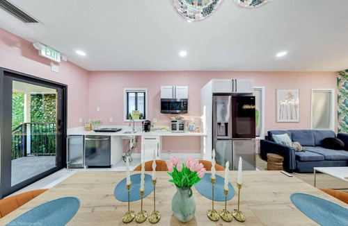 Buena Vista House | Hot Tub + Makeup Bar + Karaoke + Design District