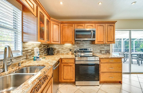 Bonita Springs House | Hot Tub & Outdoor Pool: Bonita Springs Getaway!