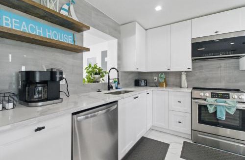 Clearwater House | Hot Tub - Pet Friendly - Mins to Beach - Sleeps 11 - Family