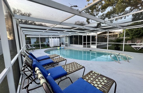 Clearwater House | HotPool 5BDR 3Bath home, 3.5 miles to the beach Small Events welcome