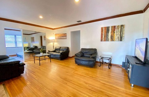 Buena Vista House | HOUSE WITH POOL- 15 MINS TO SOUTH BEACH