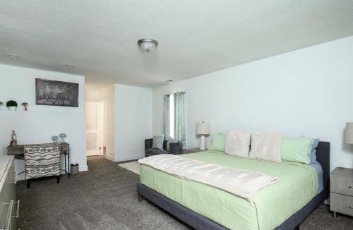 Bessemer House | Hueytown Haven nearby Alabama Splash Adventure