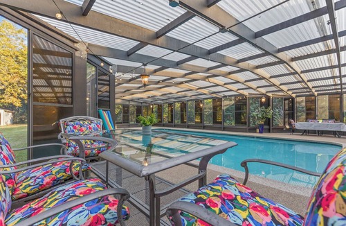 Jackson Heights House | Huge 4-bedroom house in Mobile with stunning enclosed pool and open floorplan