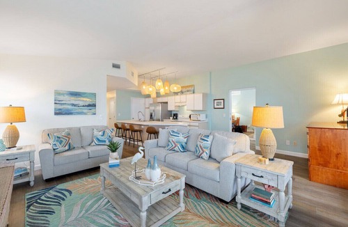 Cedar Key Apartment | Huge Gulf front condo w/water access and panoramic views