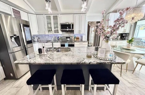 Bearss Plaza House | Huge home near Busch Gardens/Airport/Clearwater Beach