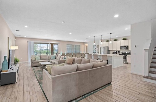 Loughman House | Huge, Popular Resort Villa 30+ Guests - Resort/Pool/Spa/Game Room/Near Disney!