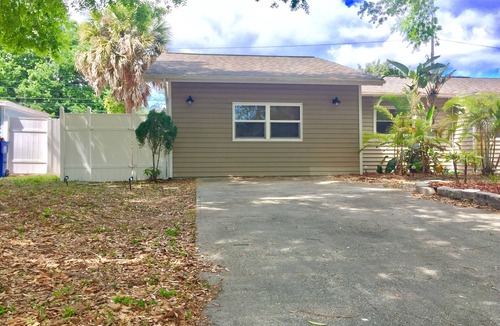 Meadowlawn Apartment | HUGE UPDATED & CLEAN Studio Apartment, Downtown & Beaches Nearby!